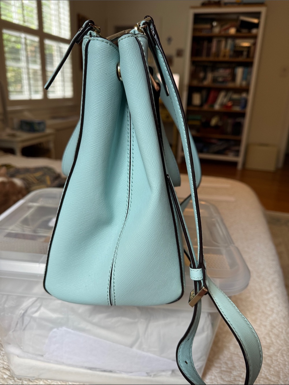 Like New! Kate Spade Crystal Blue saffiano leather satchel with detachable strap - Picture 4 of 13